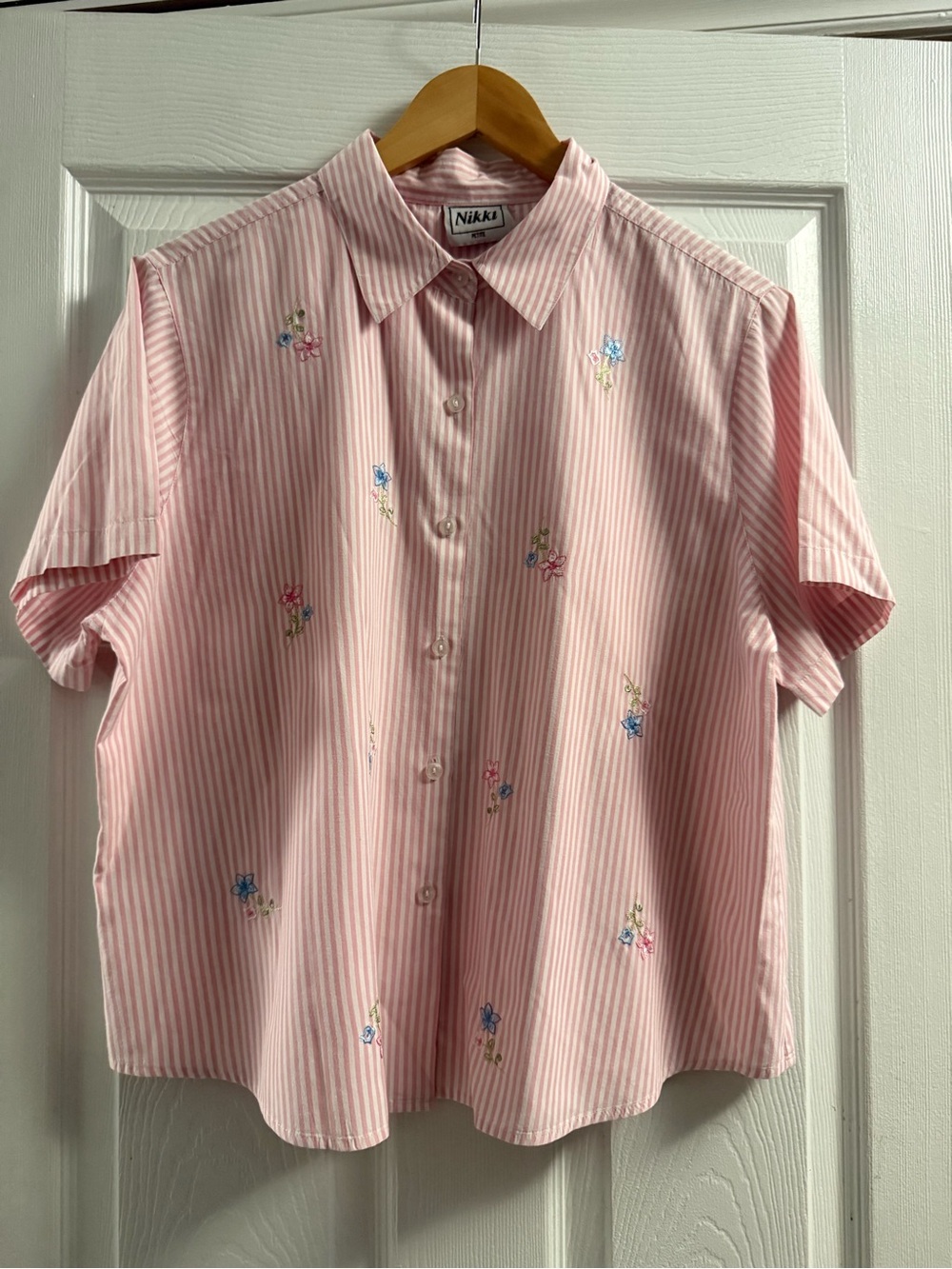 Nikki Pink And White Striped Button Down Shirt With Embroidered Flowers Sz 16